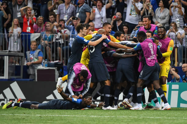 他们通过严 他们通过严